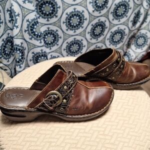 b.o.c. Women Brown Leather Slip-On Loafers